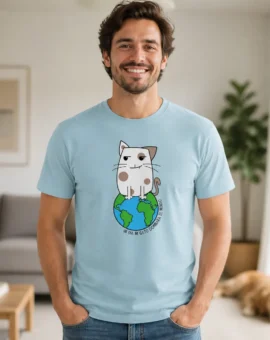 Fotografía de Camiseta para hombre «UN DÍA MI GATO DOMINARÁ EL MUNDO» de ThePetLover