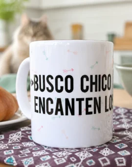 Fotografía de Taza «BUSCO CHICO AL QUE LE ENCANTEN LOS GATOS» de ThePetLover