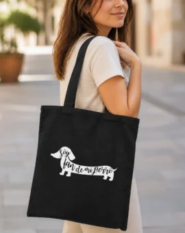 Mujer llevando al hombro la bolsa tote negra Soy fan de mi perro de ThePetLover